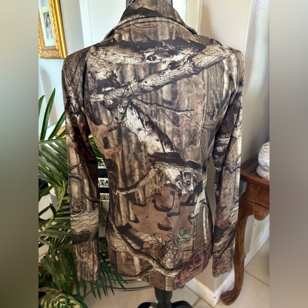 Mossy Oak Realtree Camo Half-Zip with Pink Trim - Picture 2 of 7